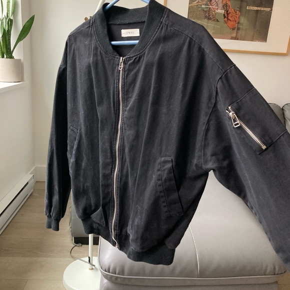 Black bomber jacket with zipper on the sleeve - Picture 2 of 4